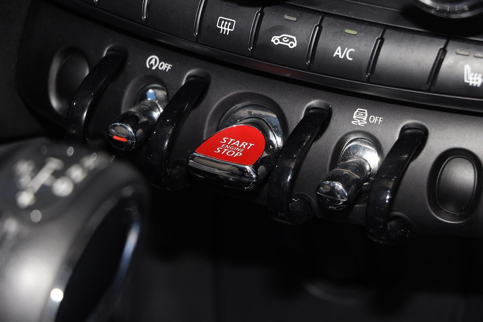 Mini Hatch image 2