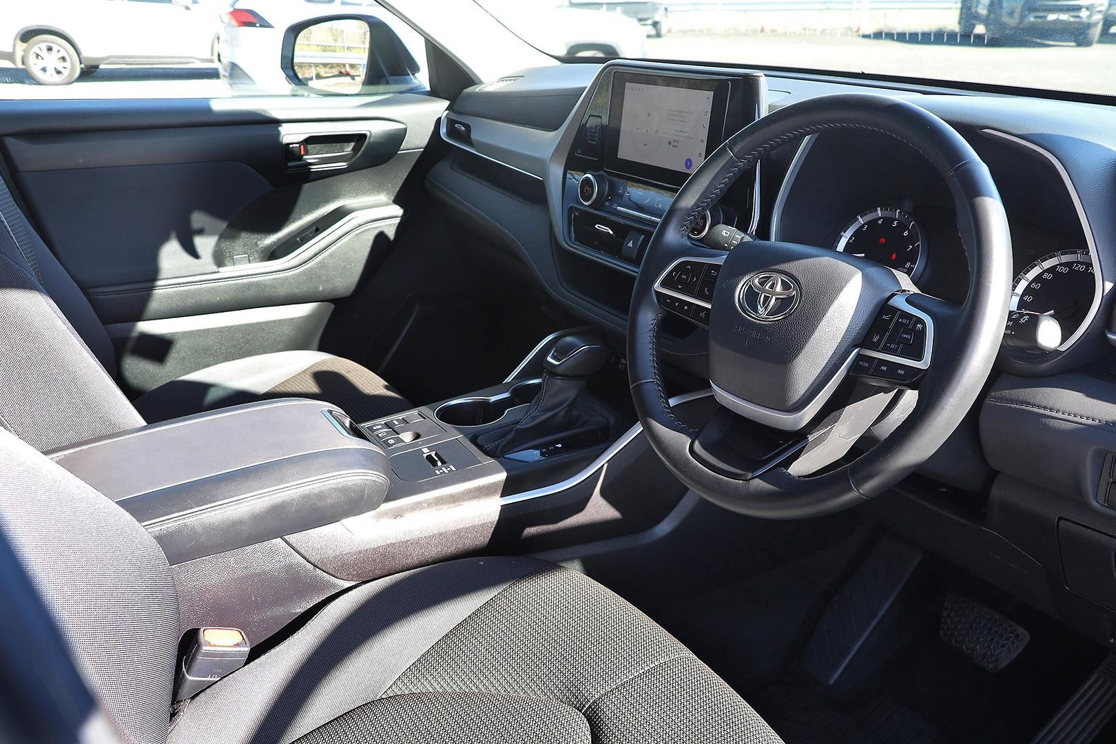 Toyota Kluger image 2