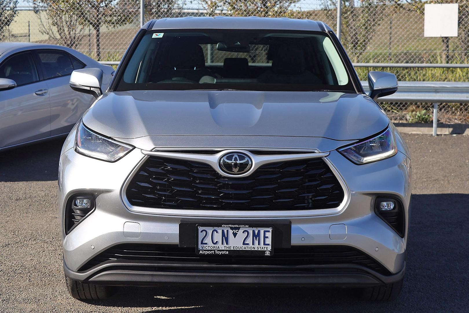 Toyota Kluger image 3