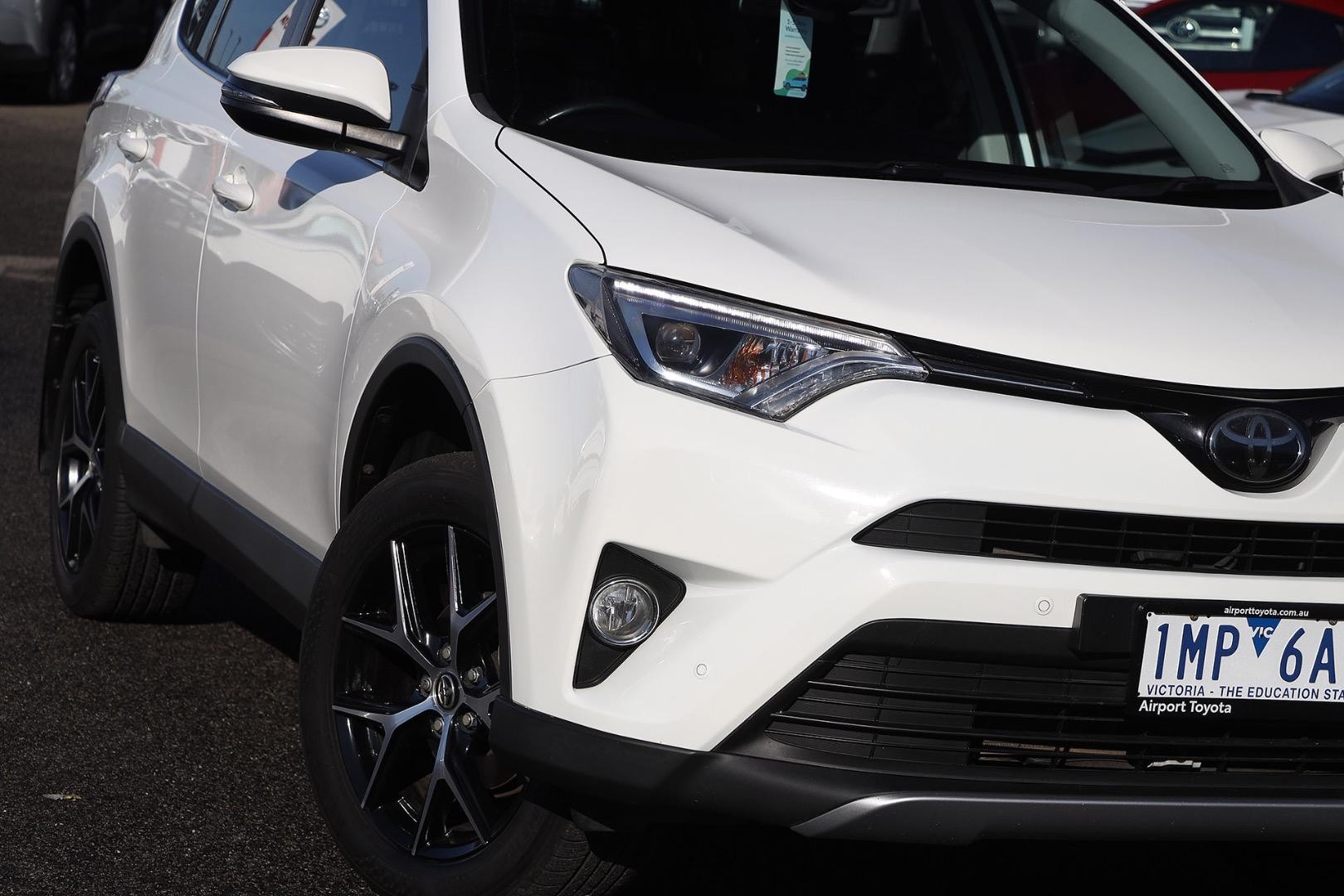Toyota Rav4 image 2