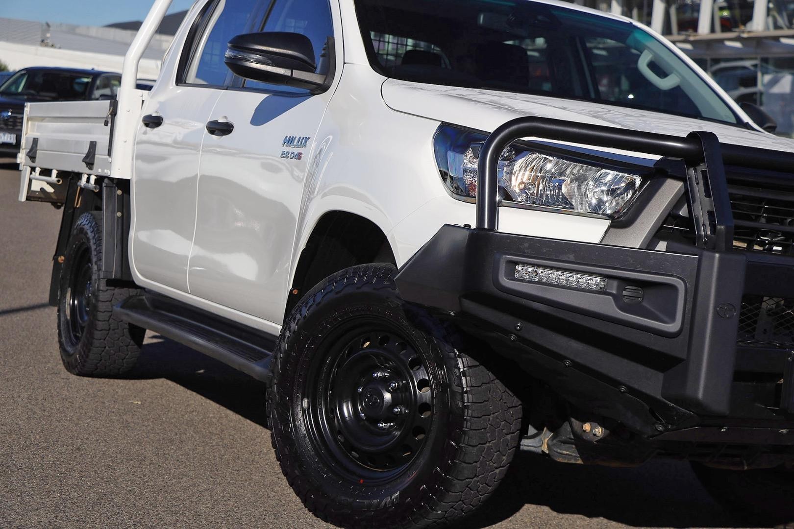 Toyota Hilux image 2