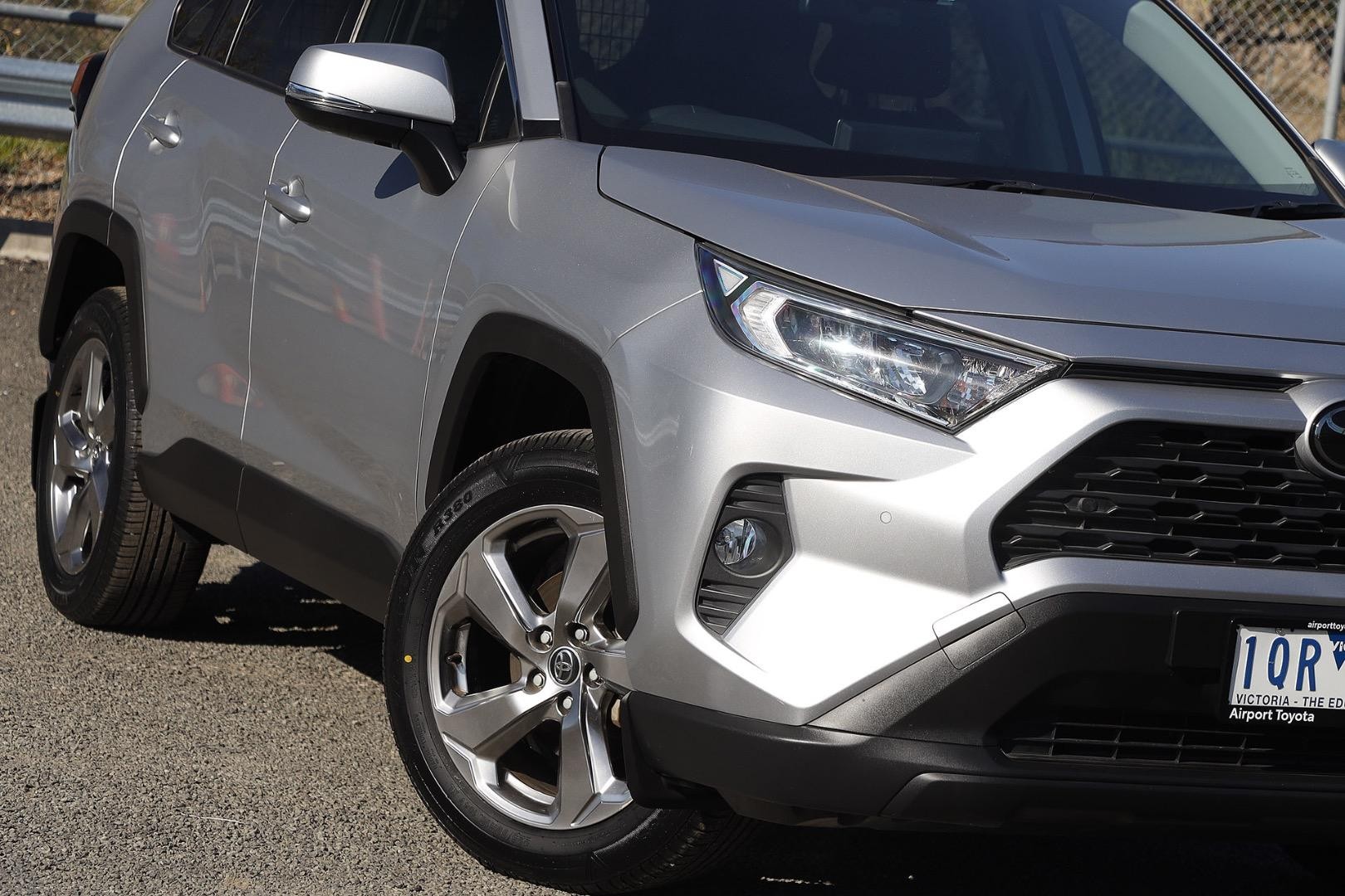 Toyota Rav4 image 2