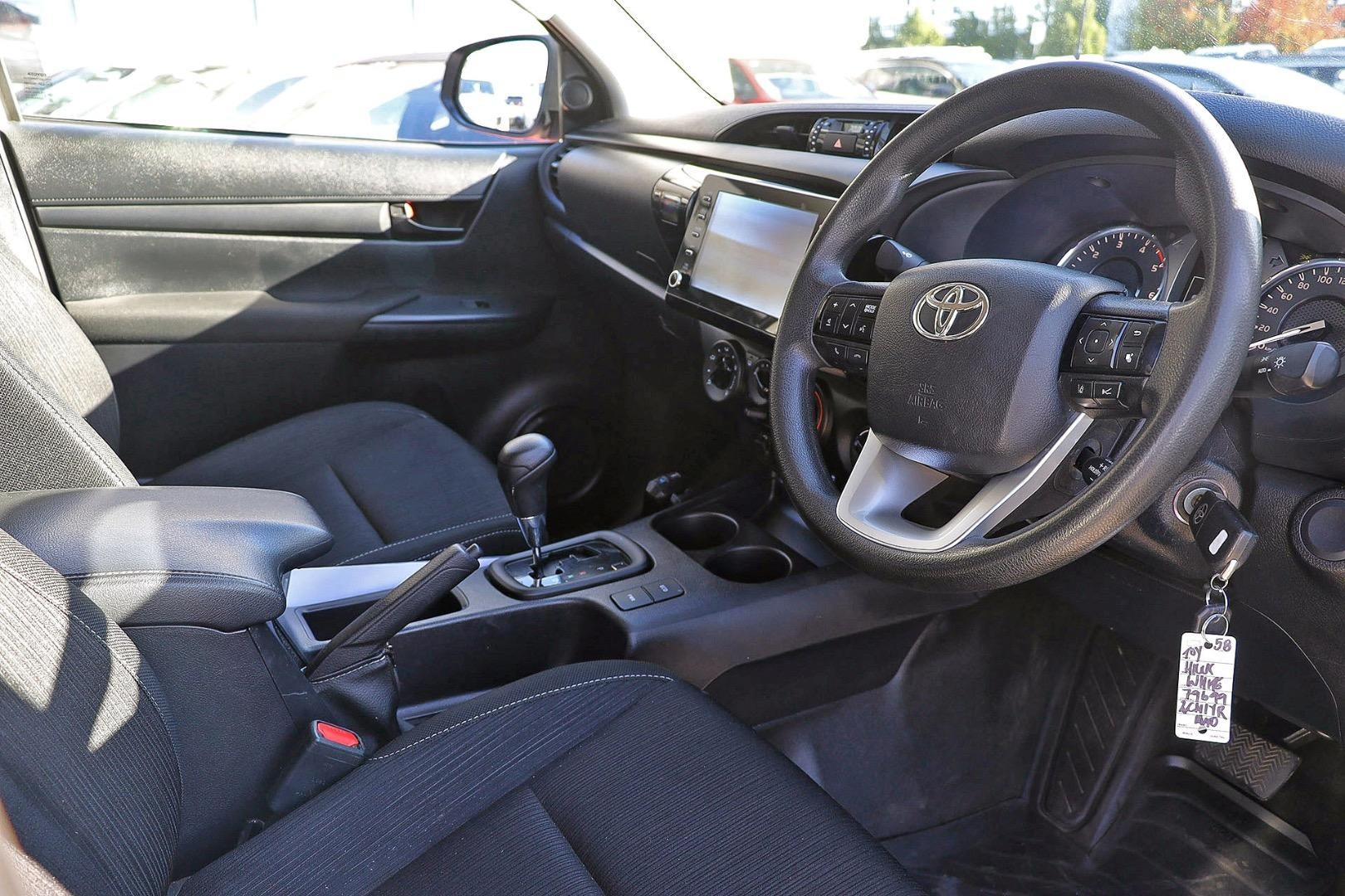 Toyota Hilux image 3
