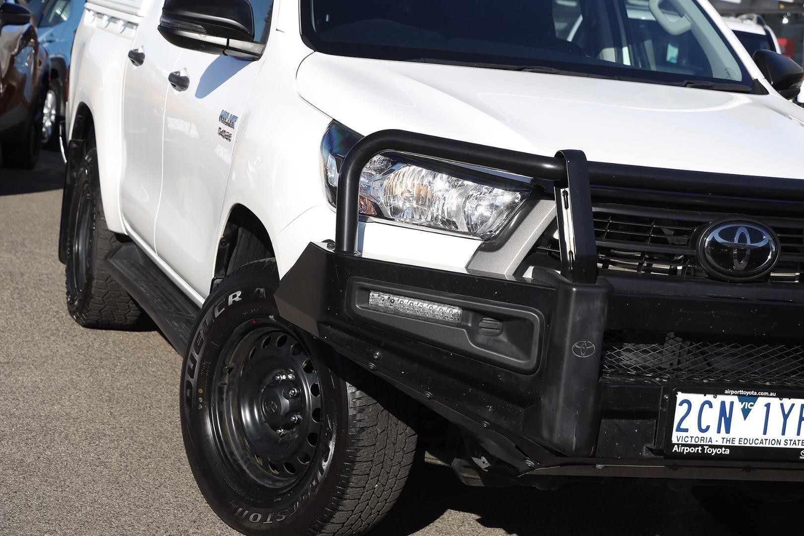 Toyota Hilux image 2