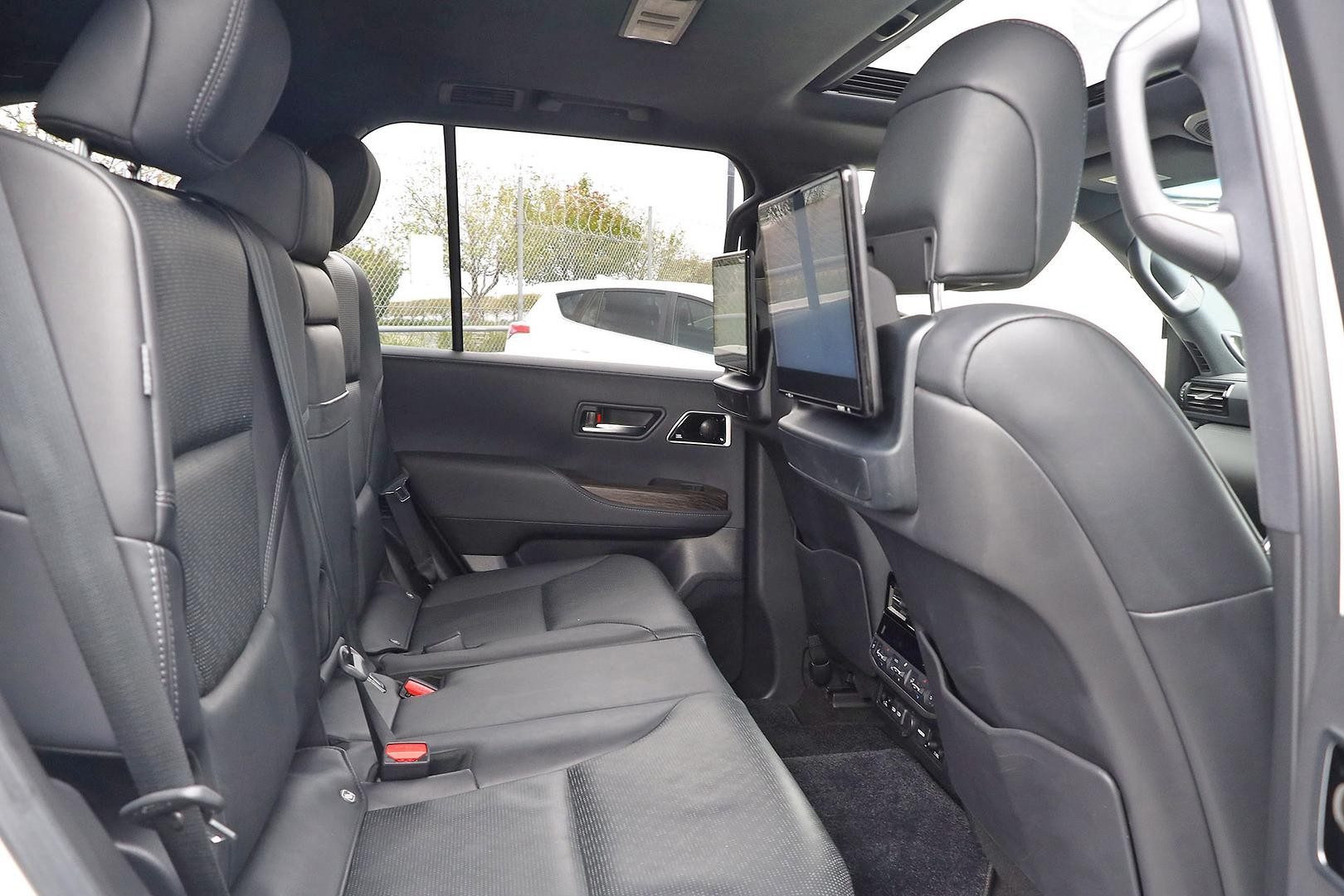Toyota Landcruiser image 3