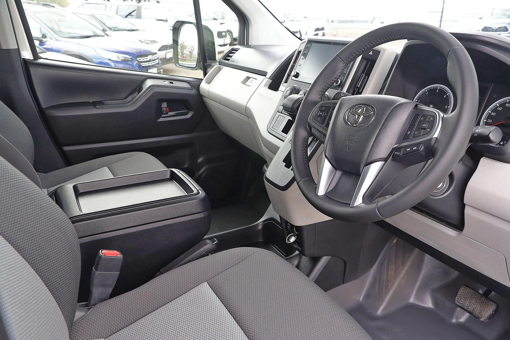 Toyota Hiace image 3