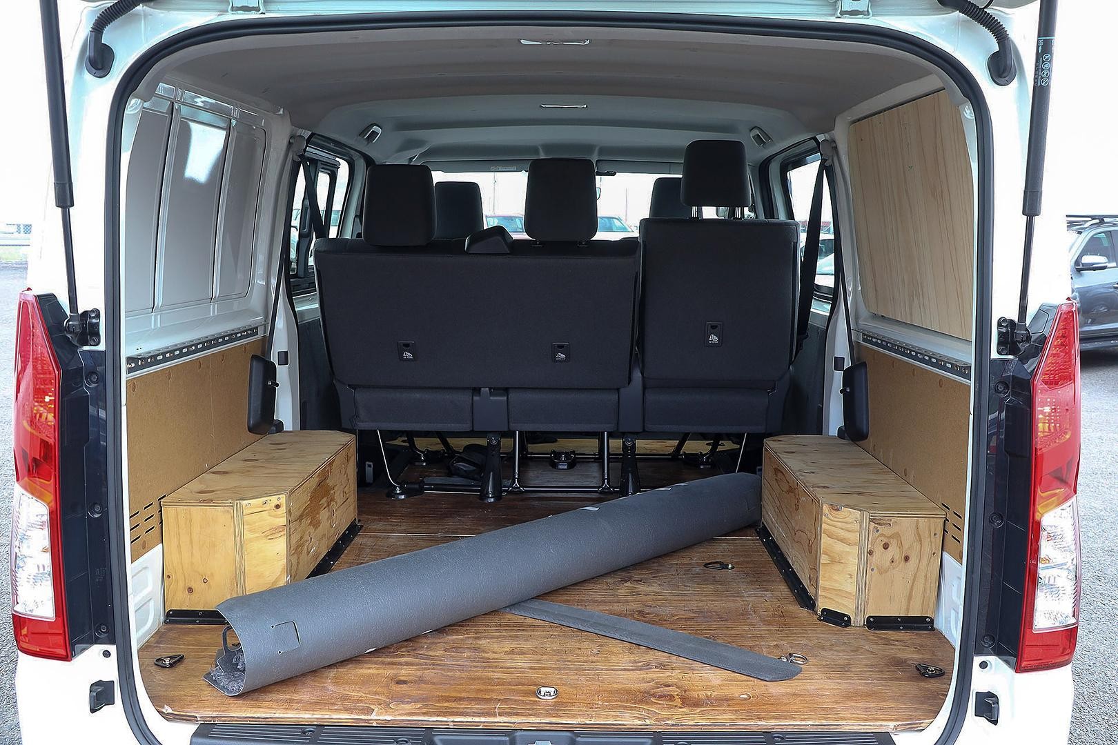 Toyota Hiace image 2
