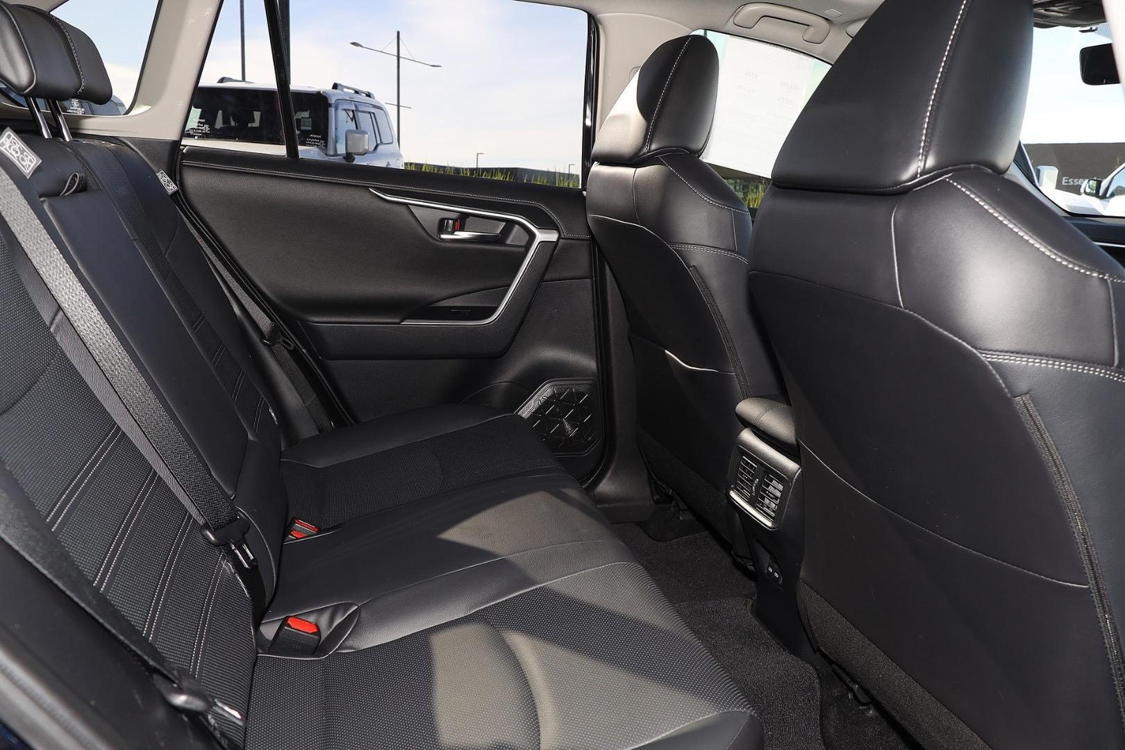 Toyota Rav4 image 3