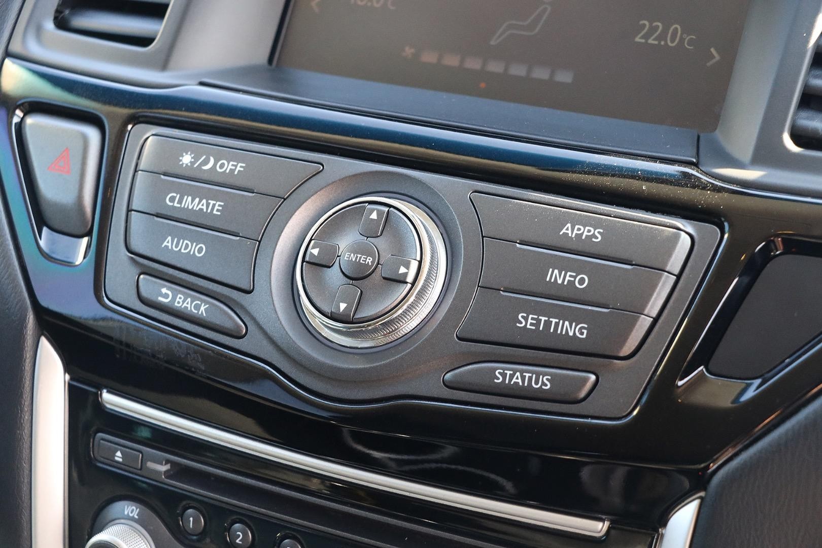 Nissan Pathfinder image 2
