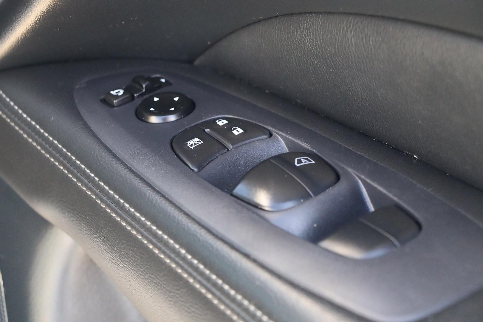 Nissan Pathfinder image 4