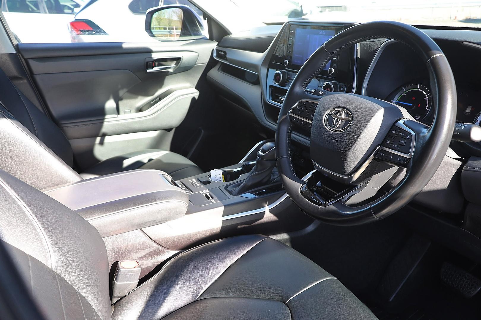 Toyota Kluger image 2