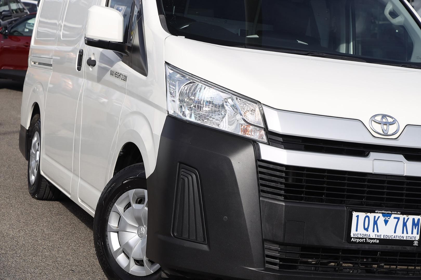 Toyota Hiace image 2