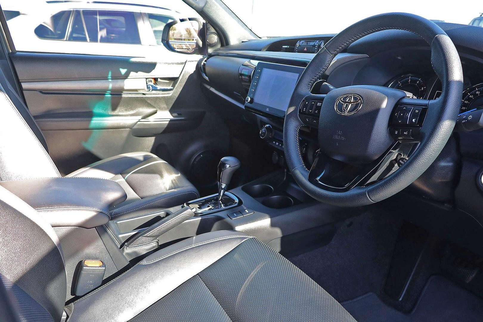 Toyota Hilux image 4