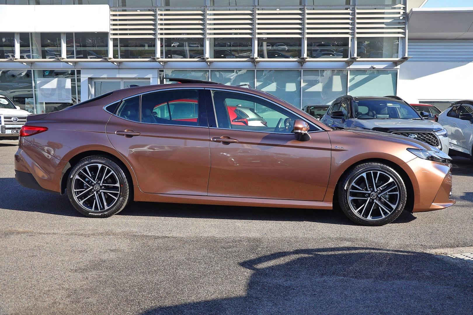 Toyota Camry image 4