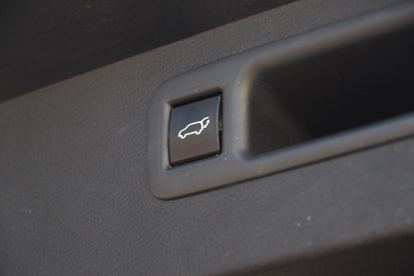 Toyota Kluger image 2