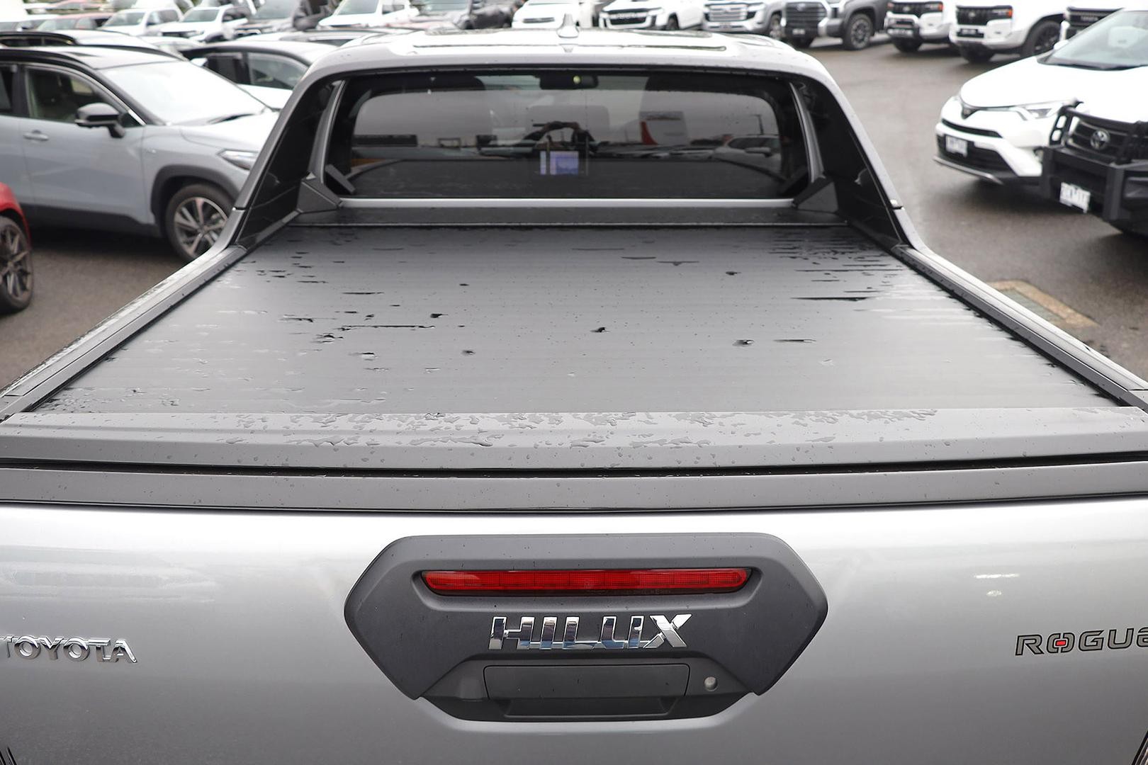 Toyota Hilux image 2