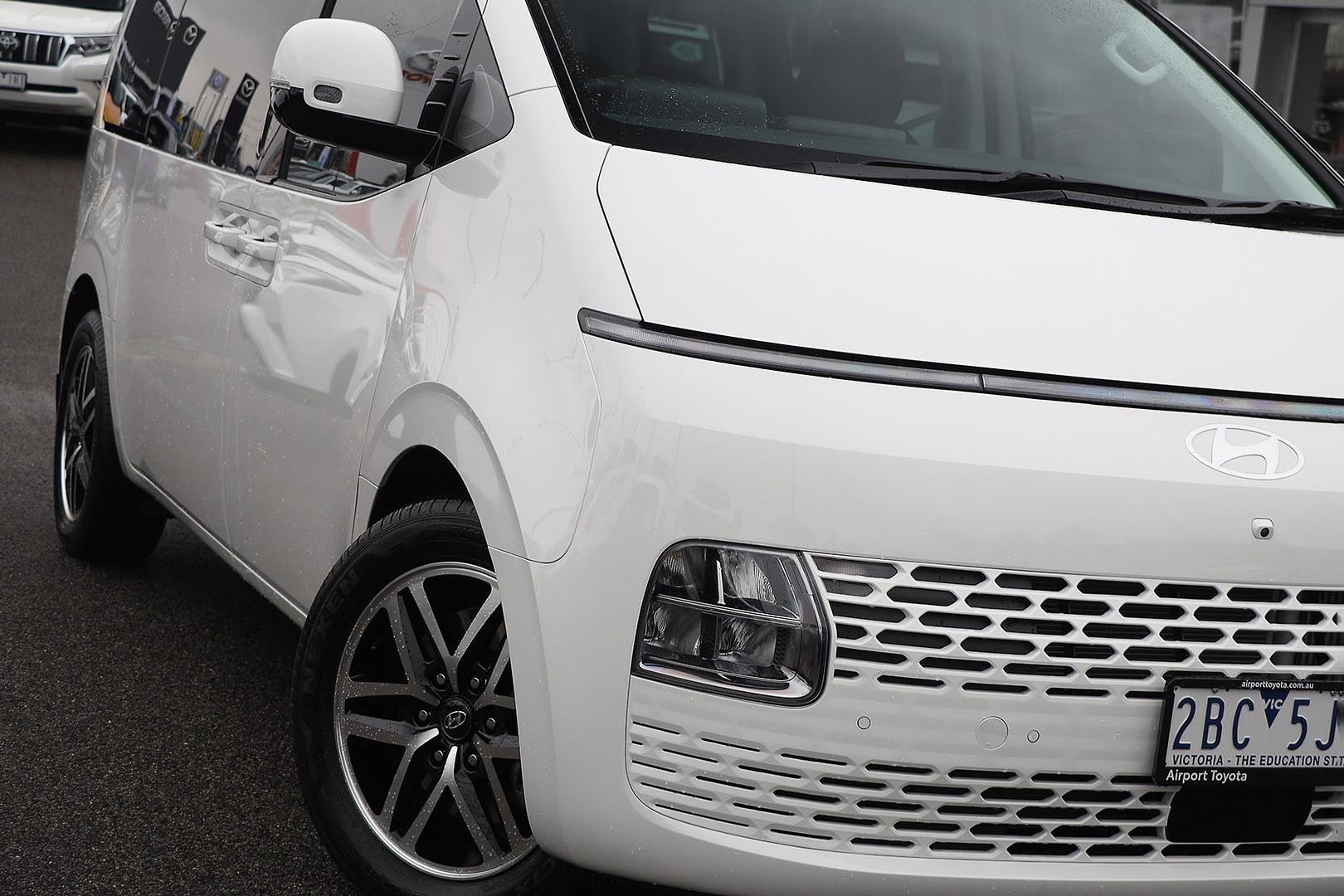 Hyundai Staria image 2