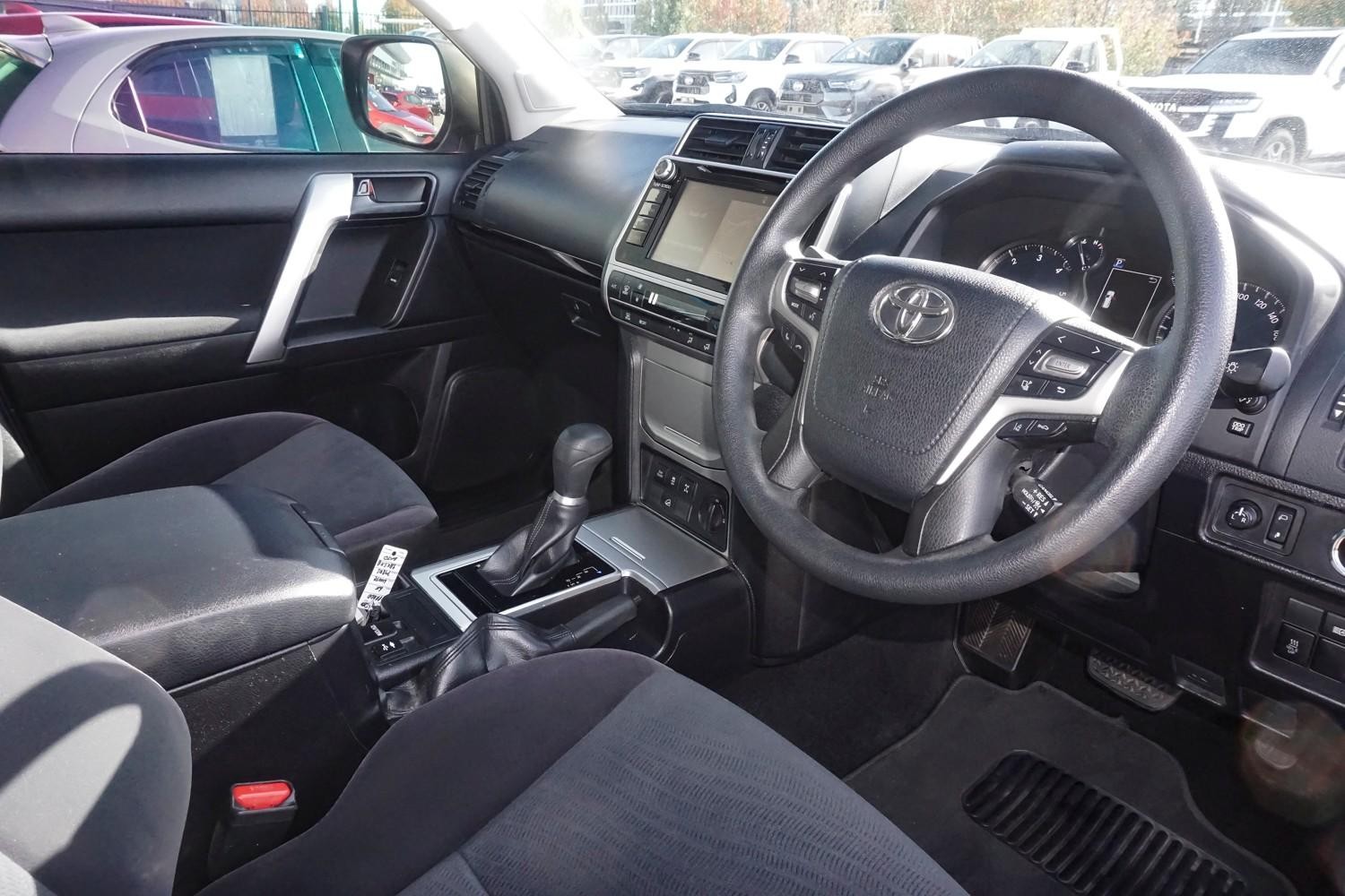Toyota Landcruiser Prado image 2