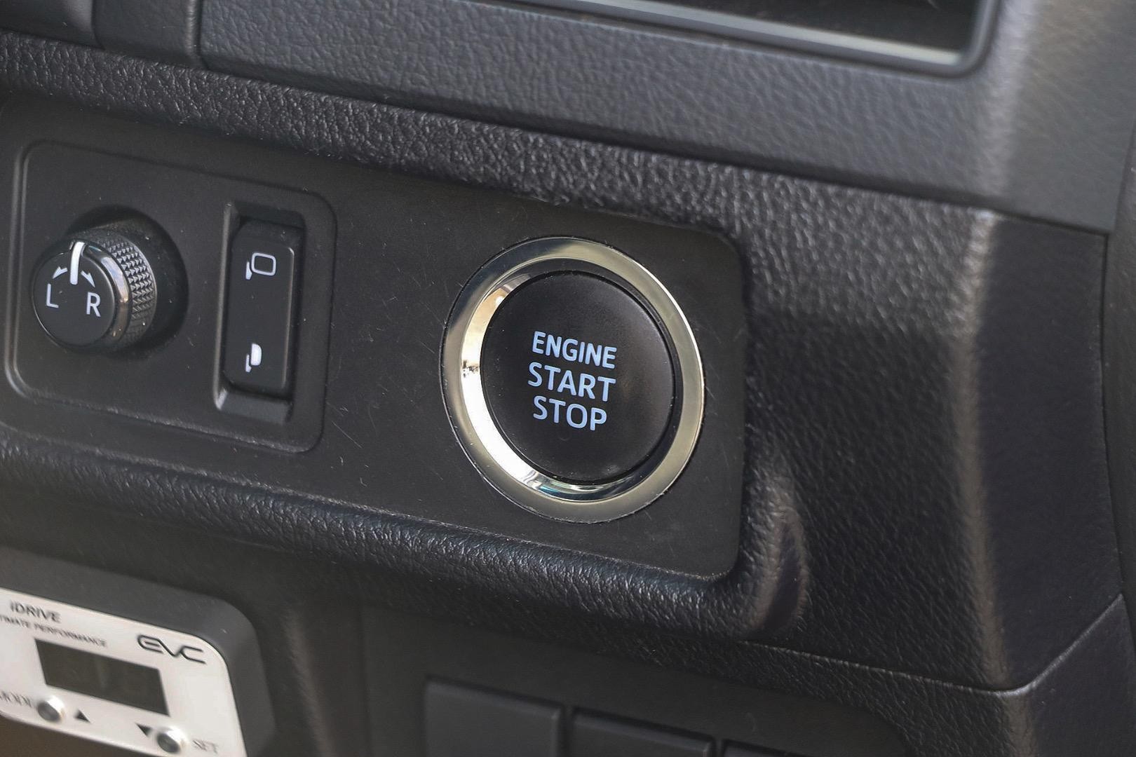 Toyota Landcruiser Prado image 2