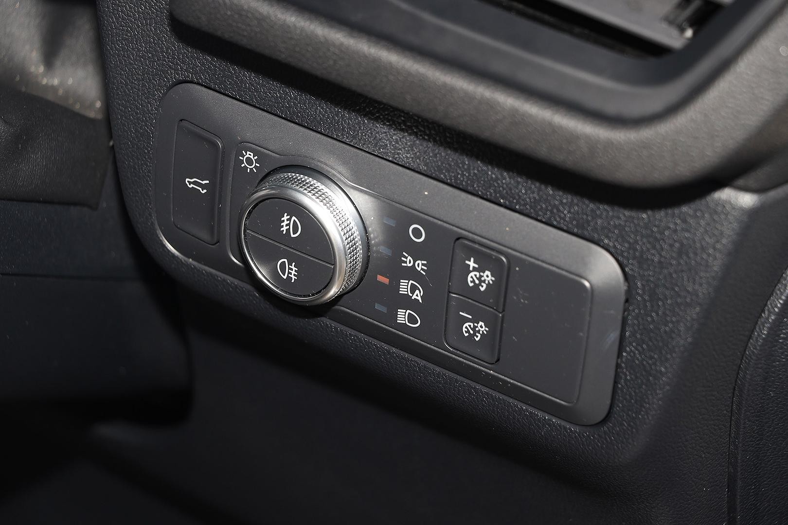 Ford Escape image 3