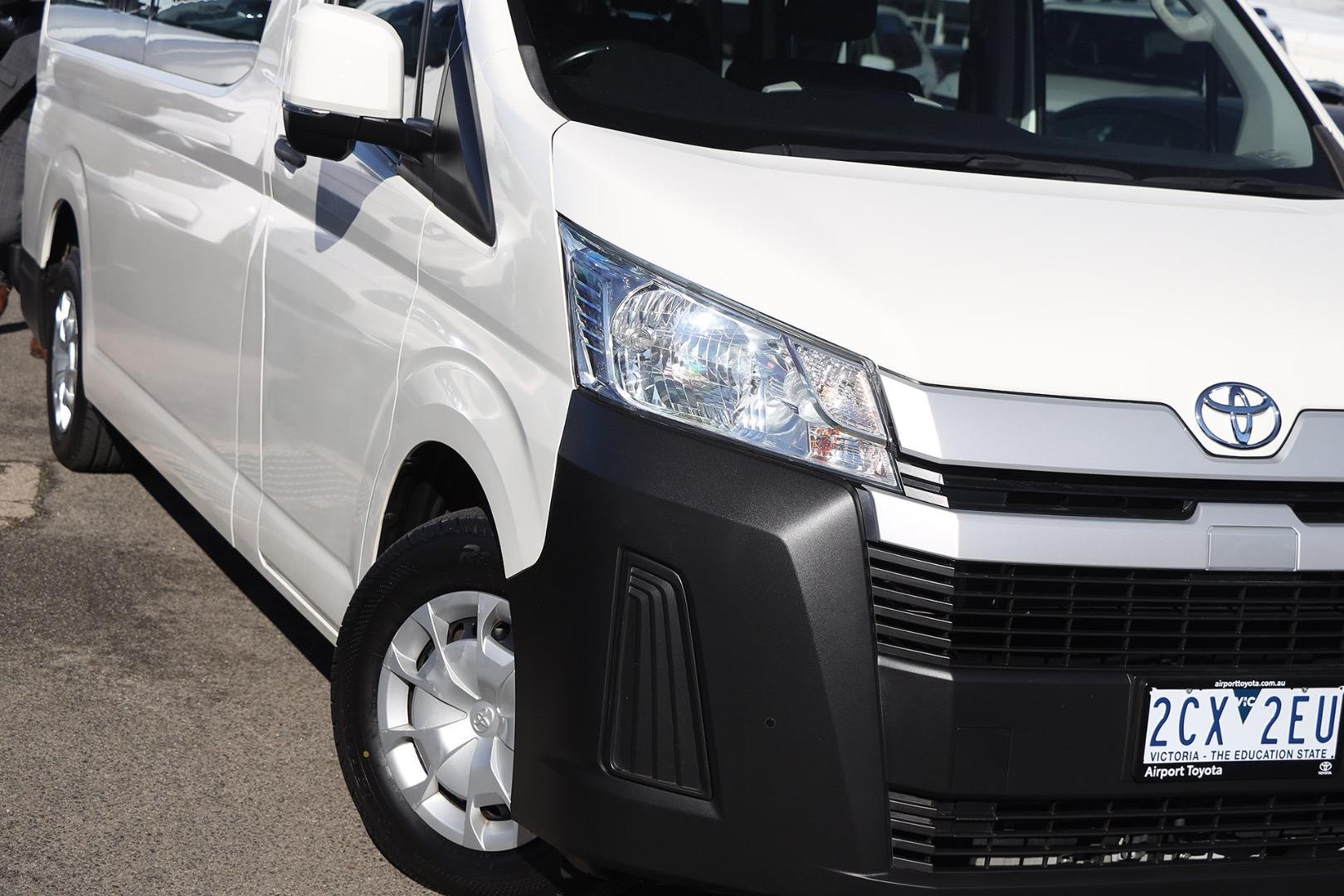 Toyota Hiace image 2