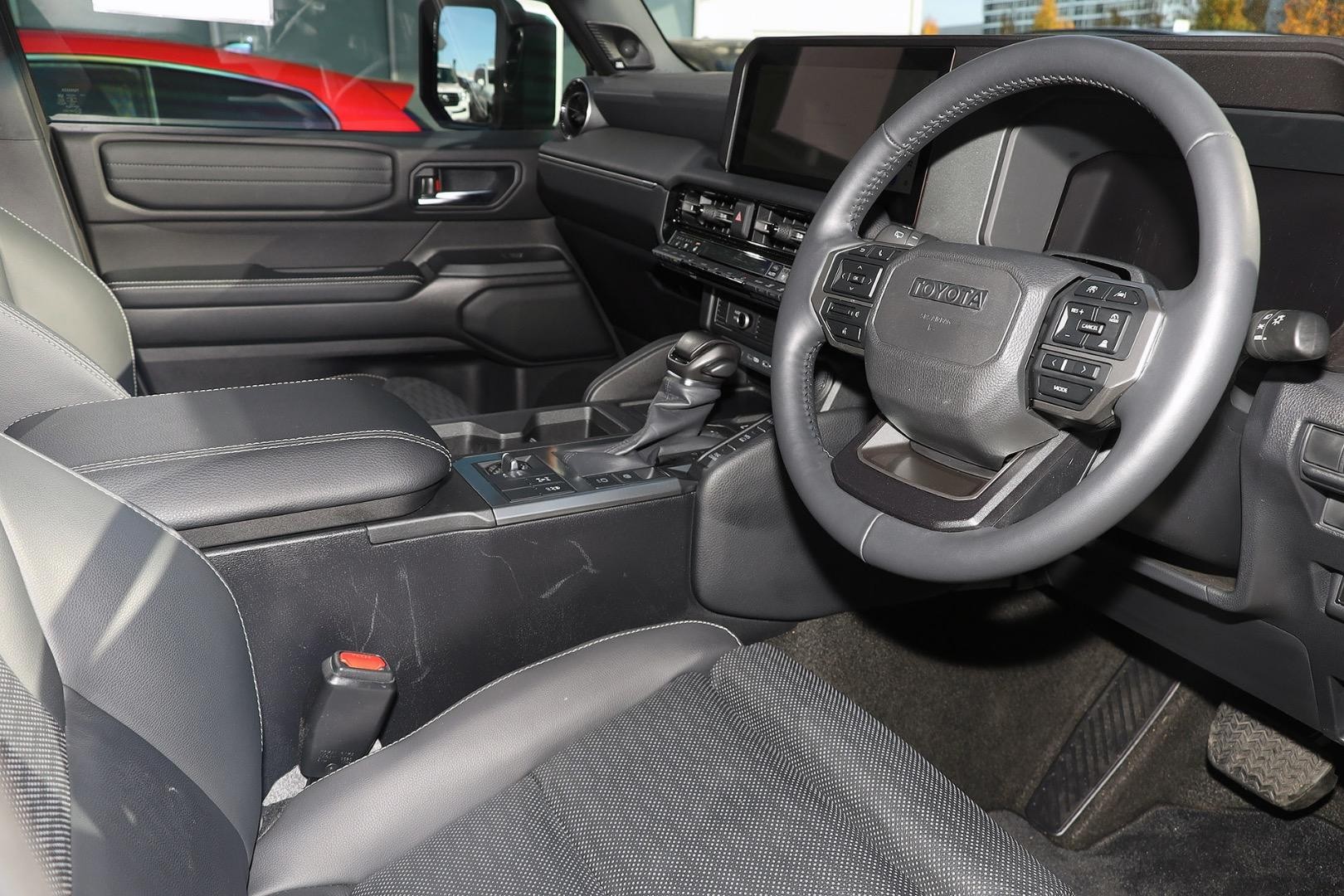 Toyota Landcruiser Prado image 2
