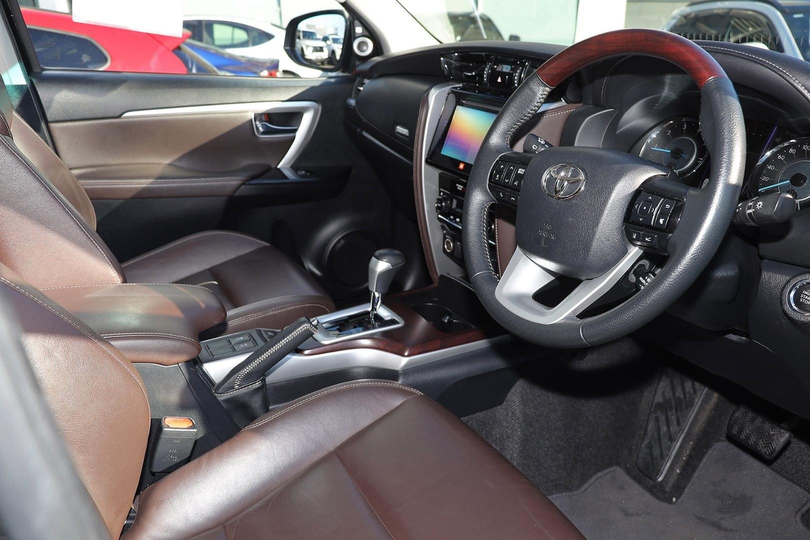 Toyota Fortuner image 2