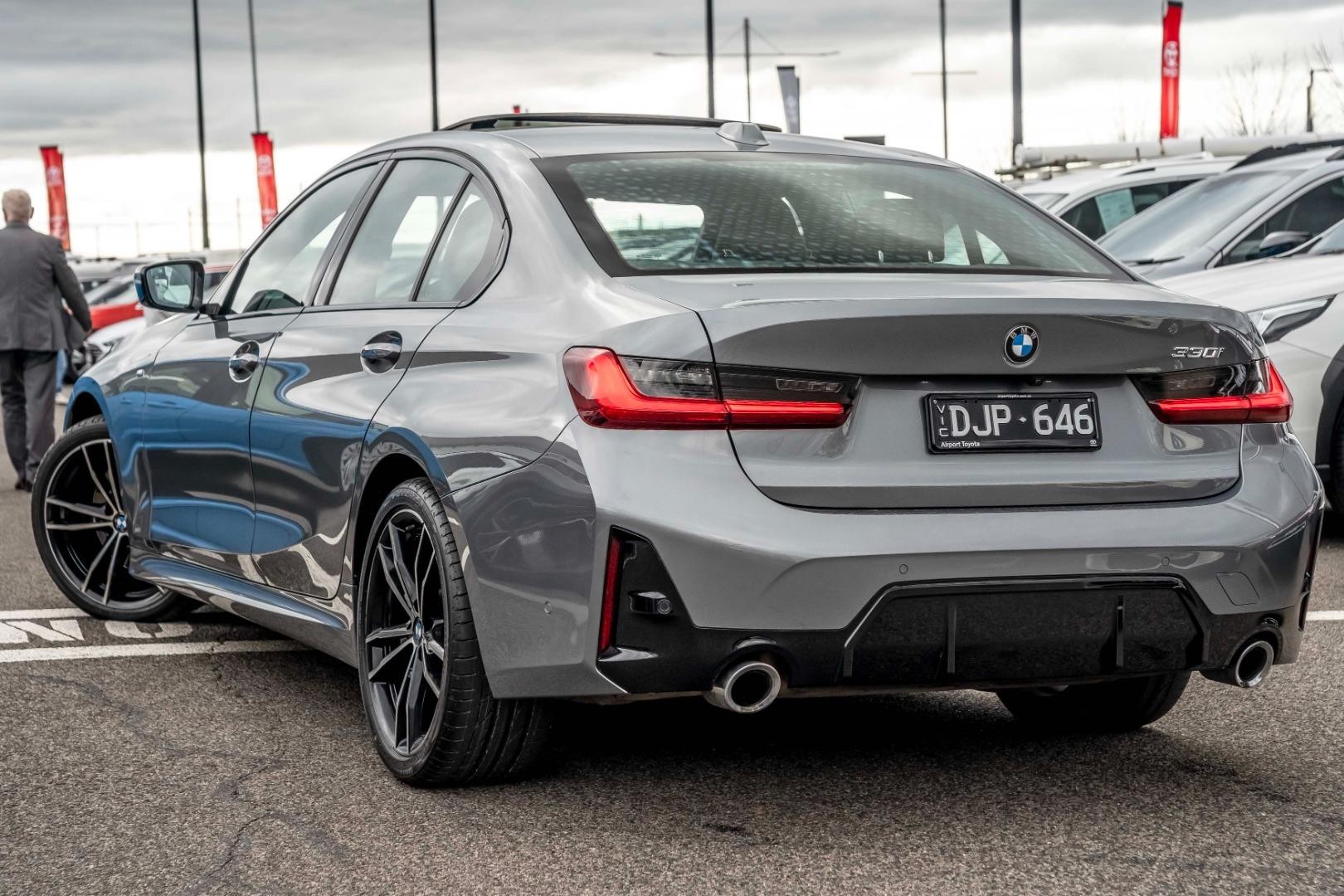 BMW 3 Series image 2