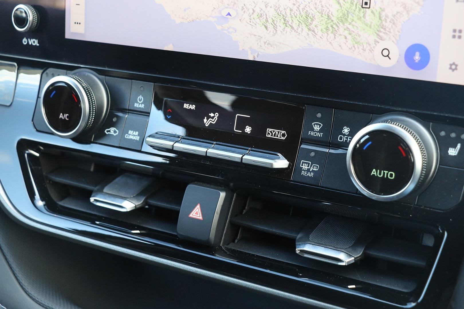 Toyota Kluger image 4