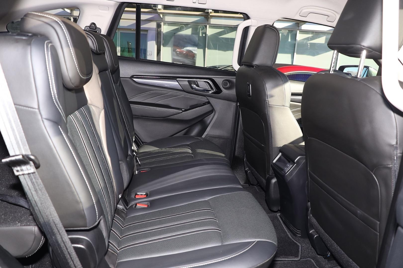 Isuzu Mu-x image 3