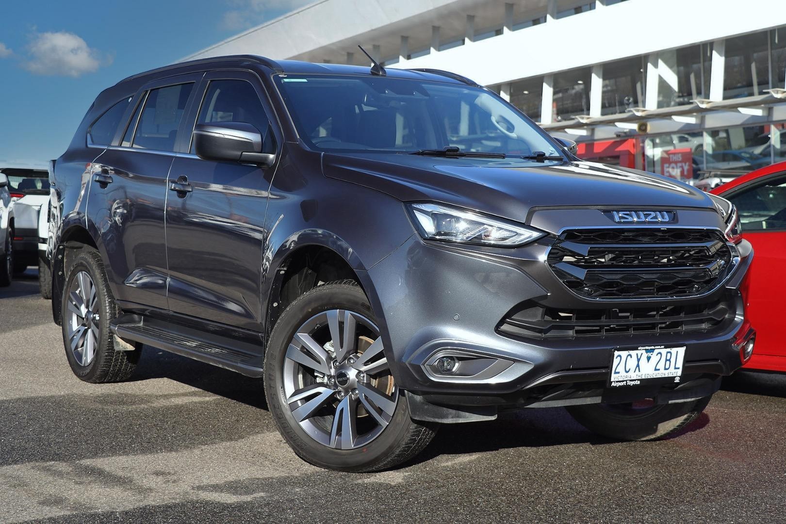 Isuzu Mu-x image 1
