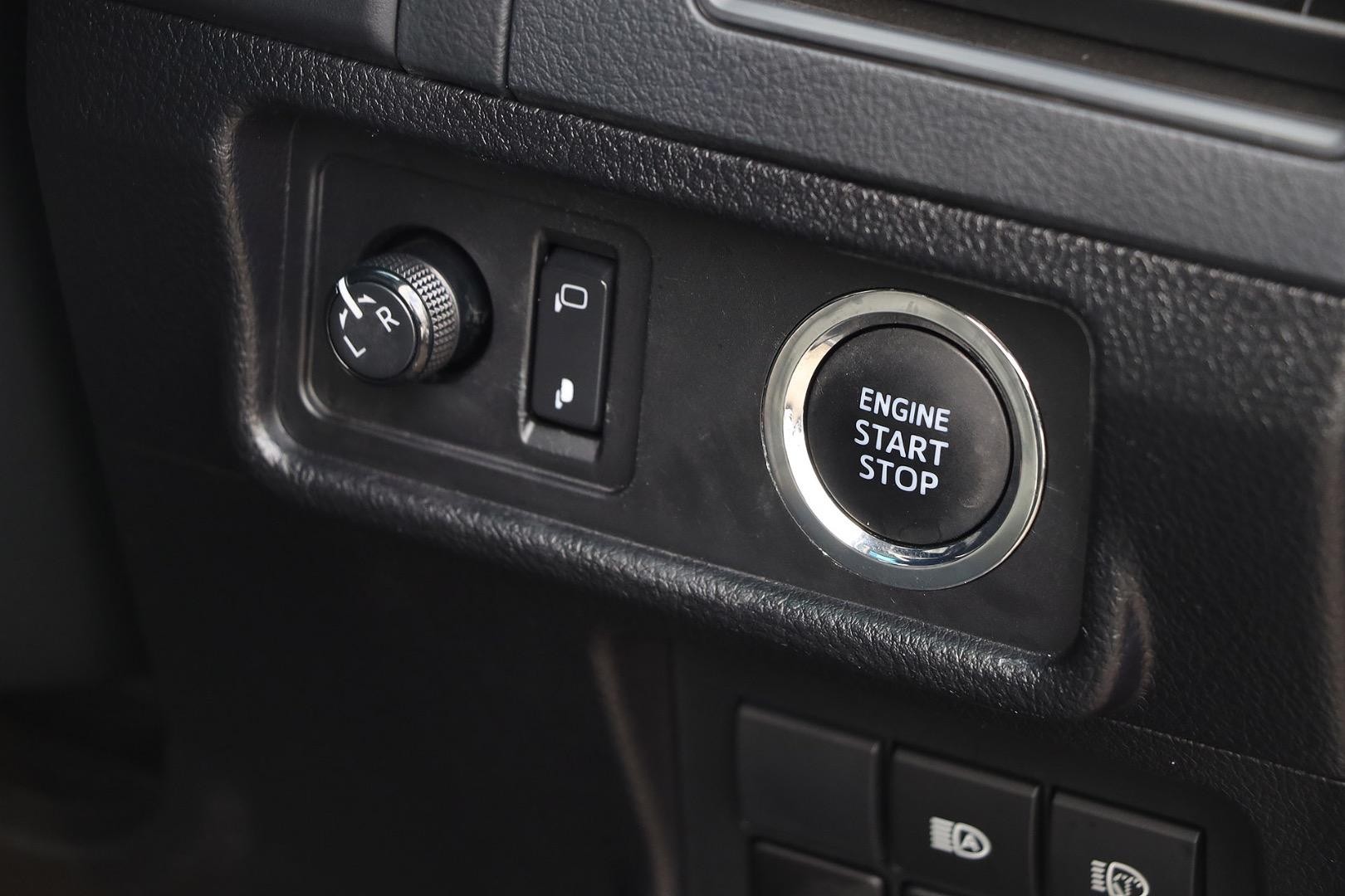 Toyota Landcruiser Prado image 2