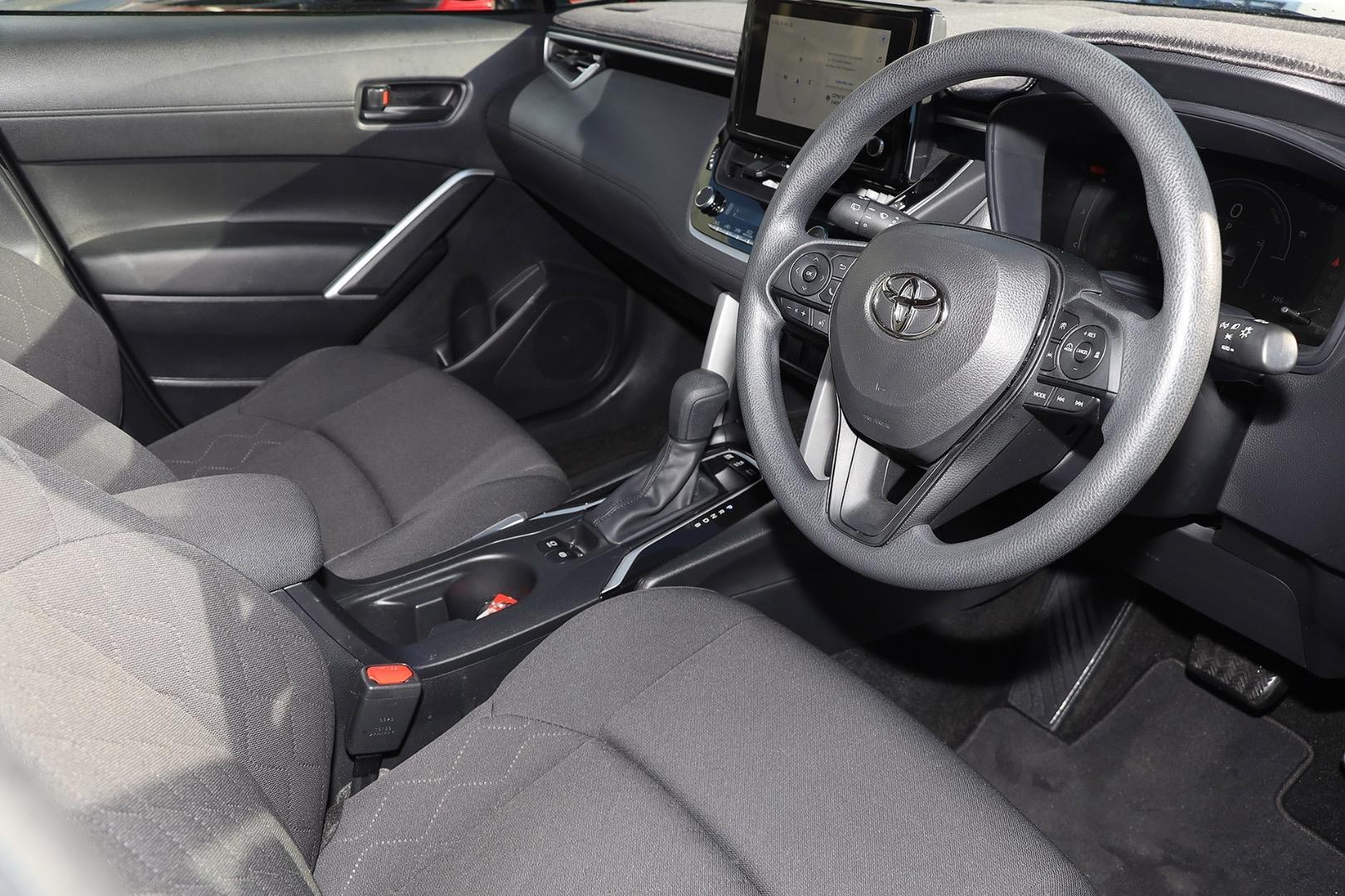 Toyota Corolla Cross image 2