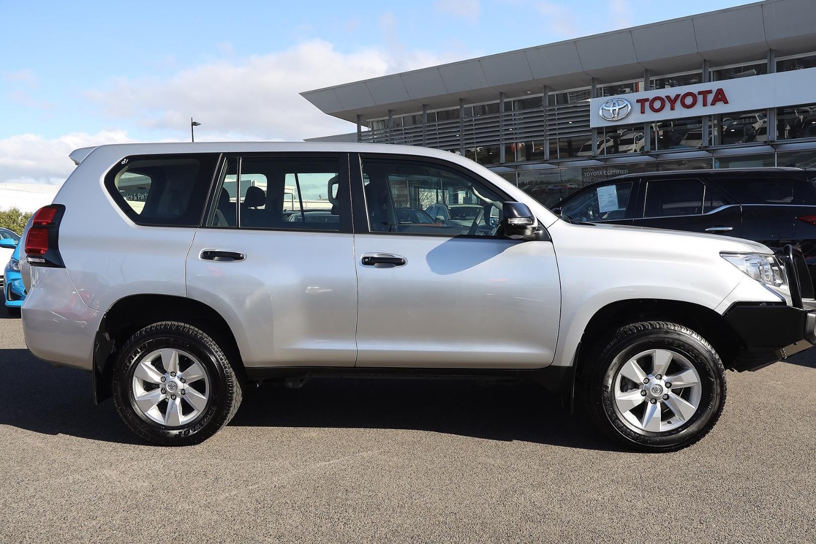 Toyota Landcruiser Prado image 4