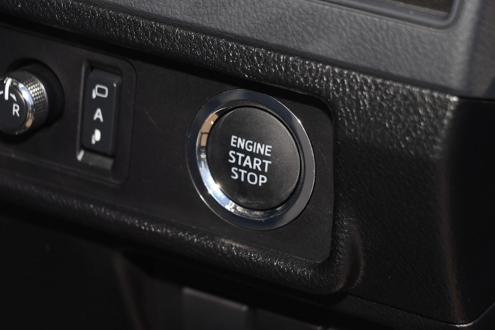Toyota Landcruiser Prado image 2