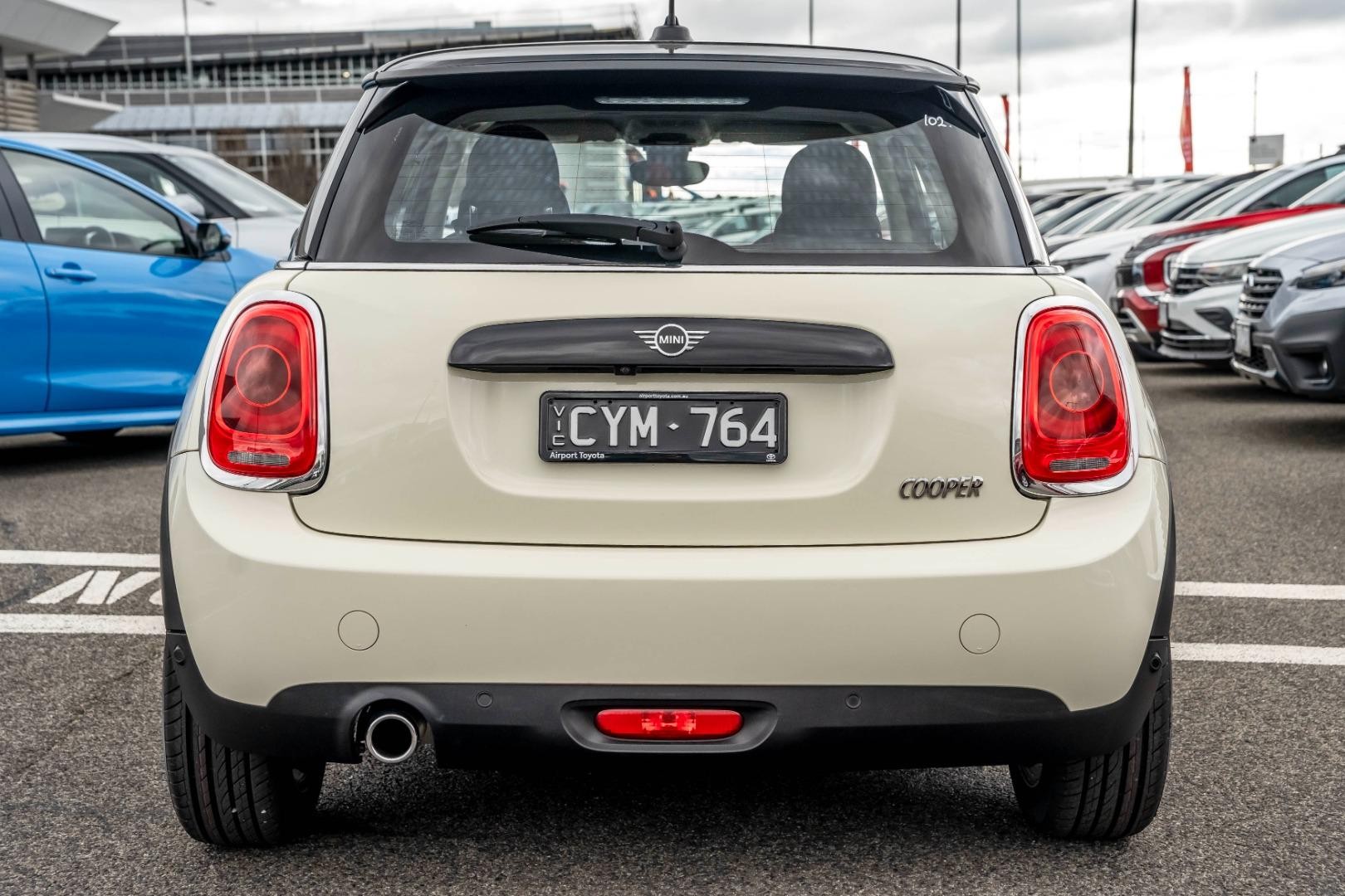 Mini Hatch image 4
