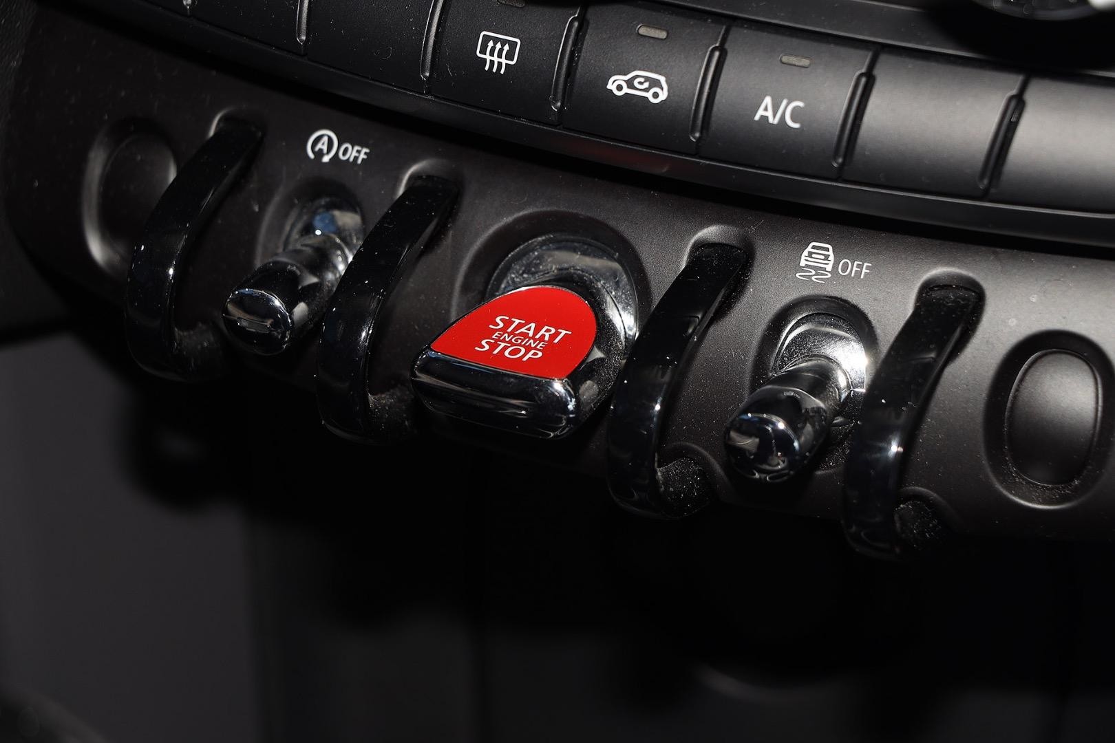 Mini Hatch image 2