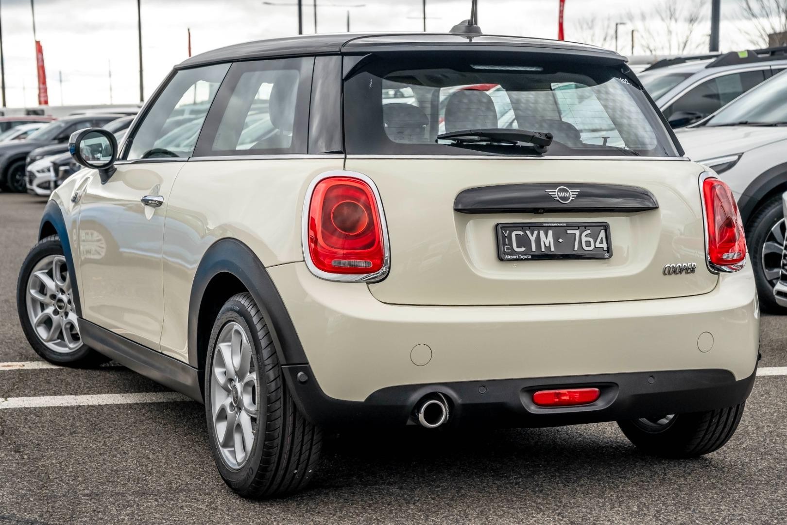 Mini Hatch image 2