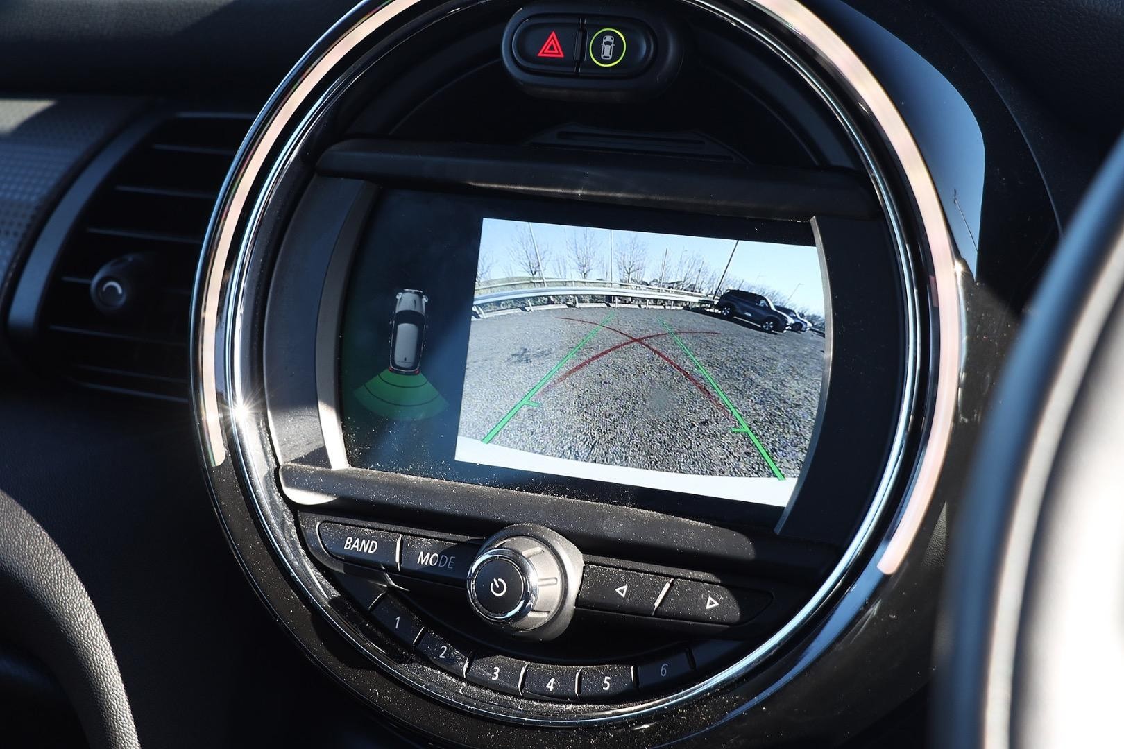 Mini Hatch image 4