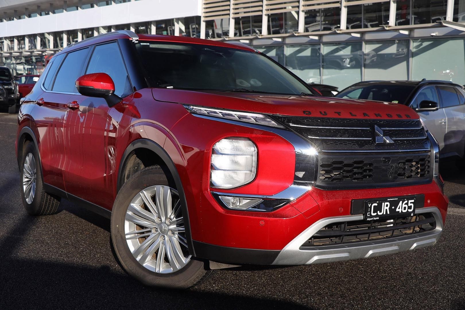 Mitsubishi Outlander image 1
