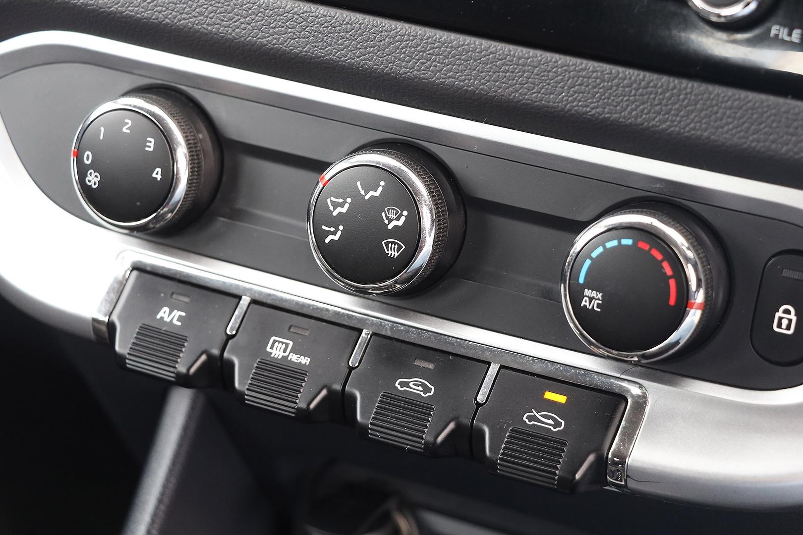 Kia Rio image 4