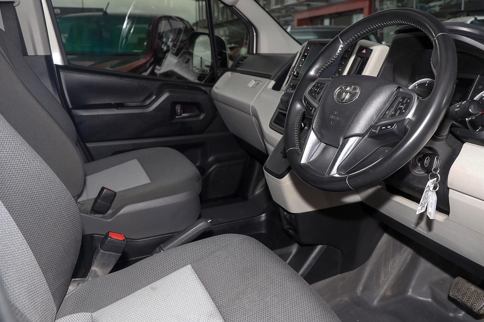 Toyota Hiace image 3
