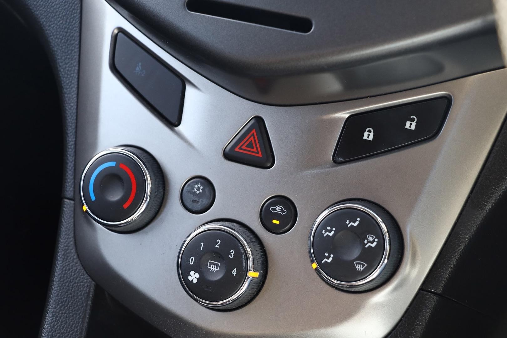 Holden Barina image 3