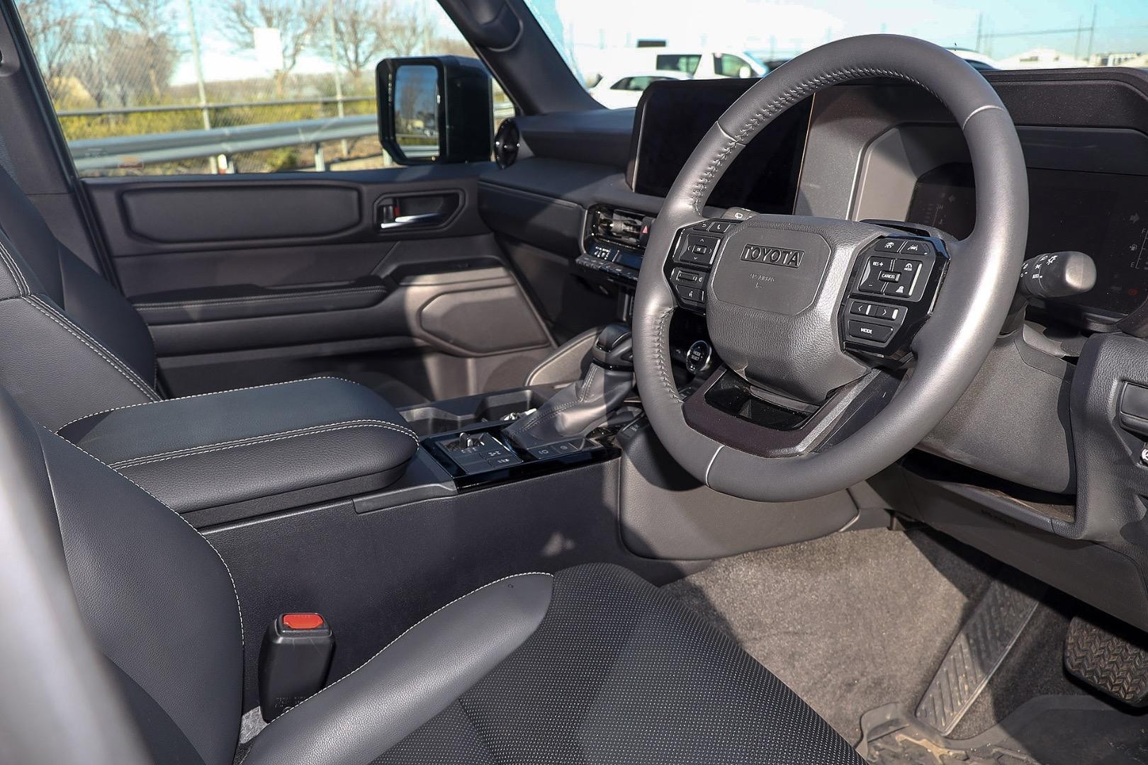 Toyota Landcruiser Prado image 4