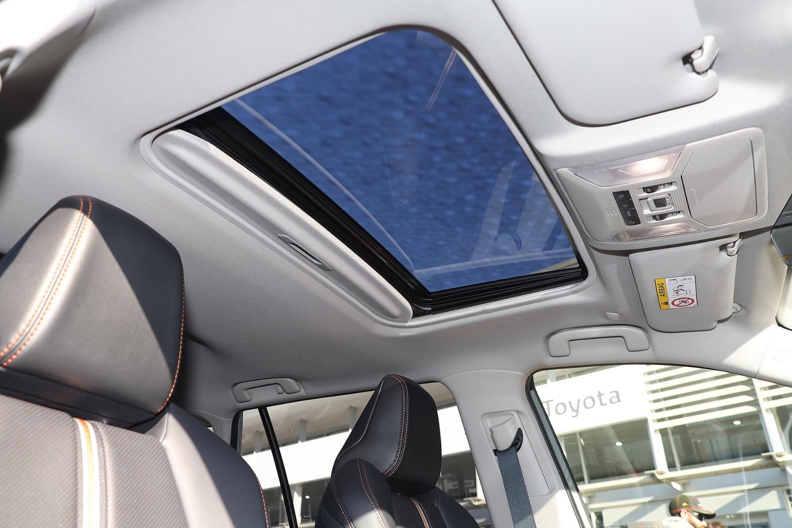 Toyota Rav4 image 2