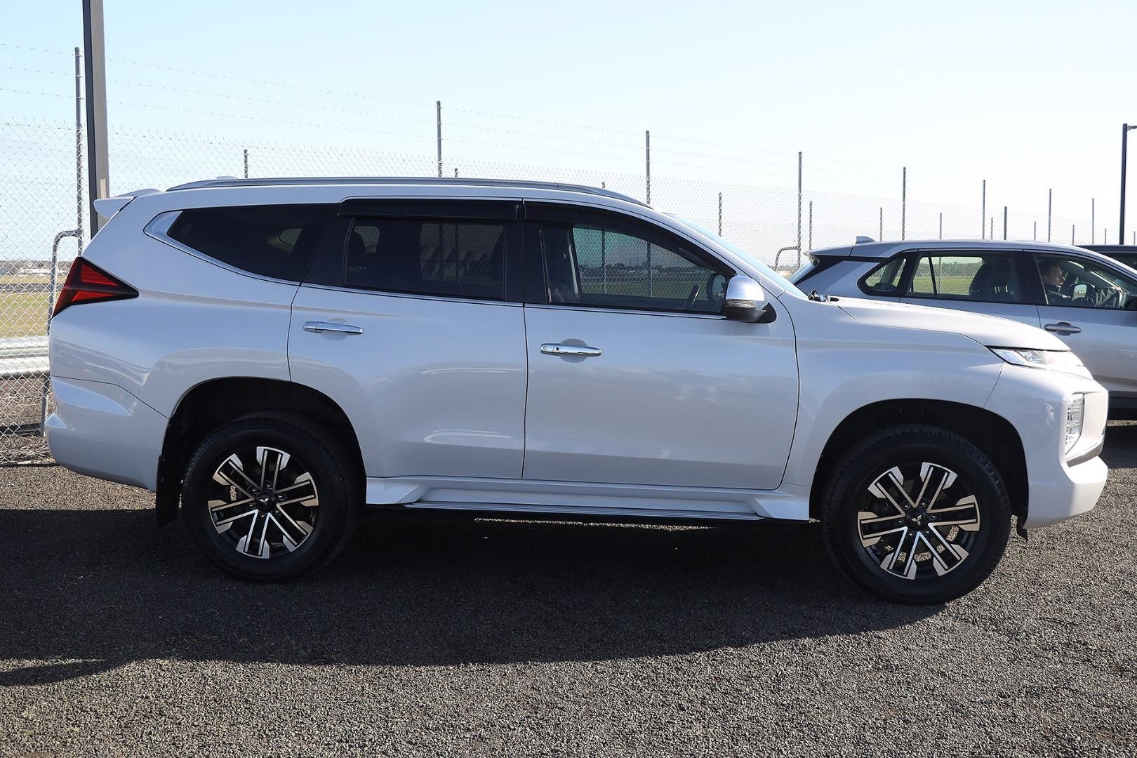 Mitsubishi Pajero Sport image 4