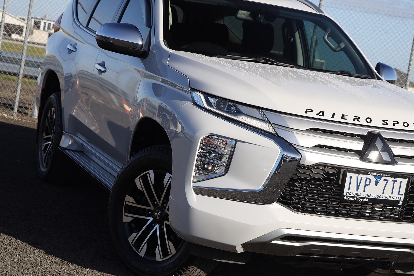 Mitsubishi Pajero Sport image 2