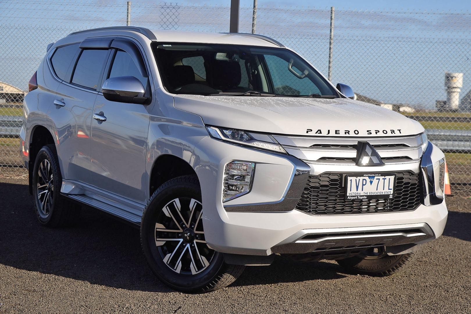 Mitsubishi Pajero Sport image 1