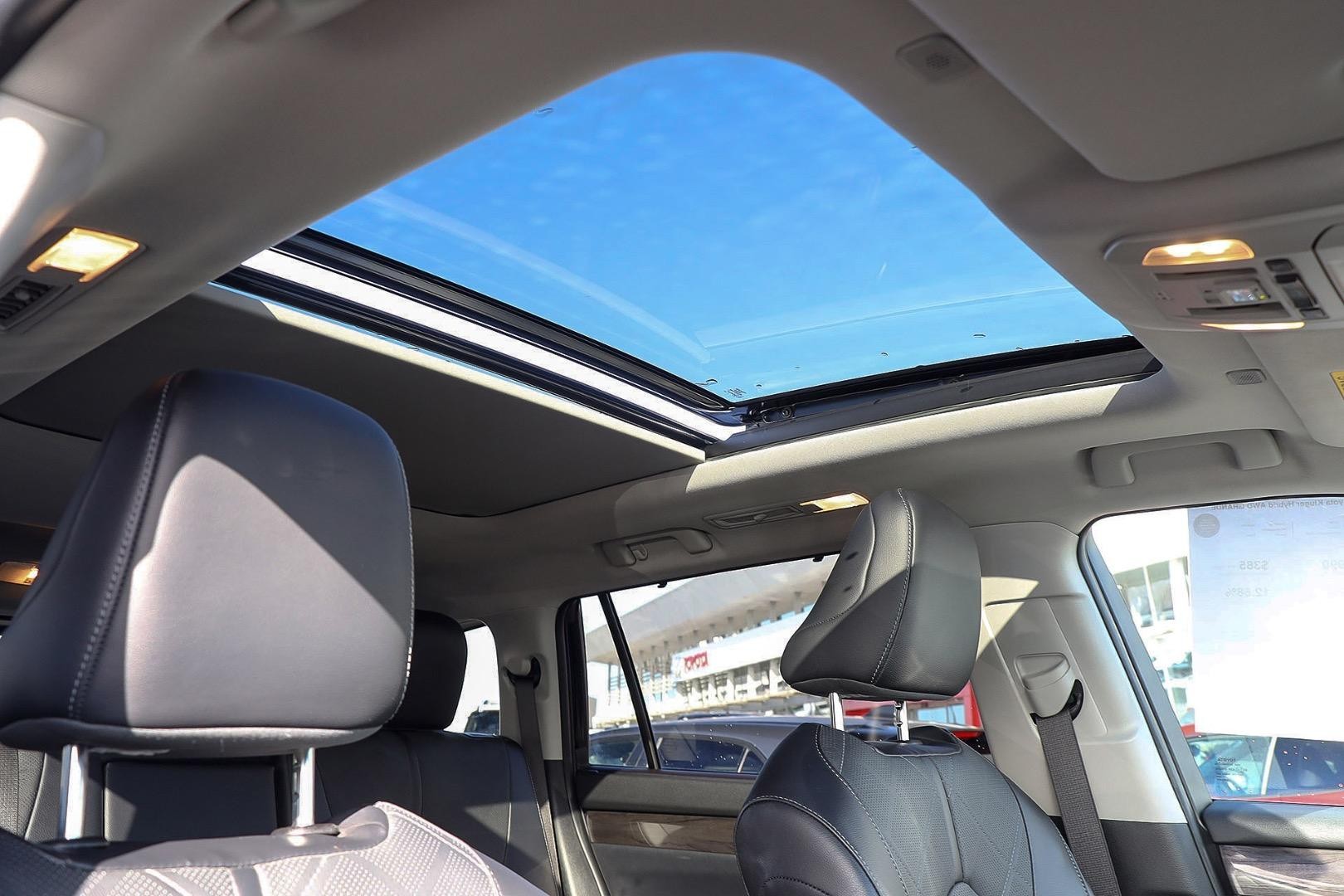 Toyota Kluger image 4
