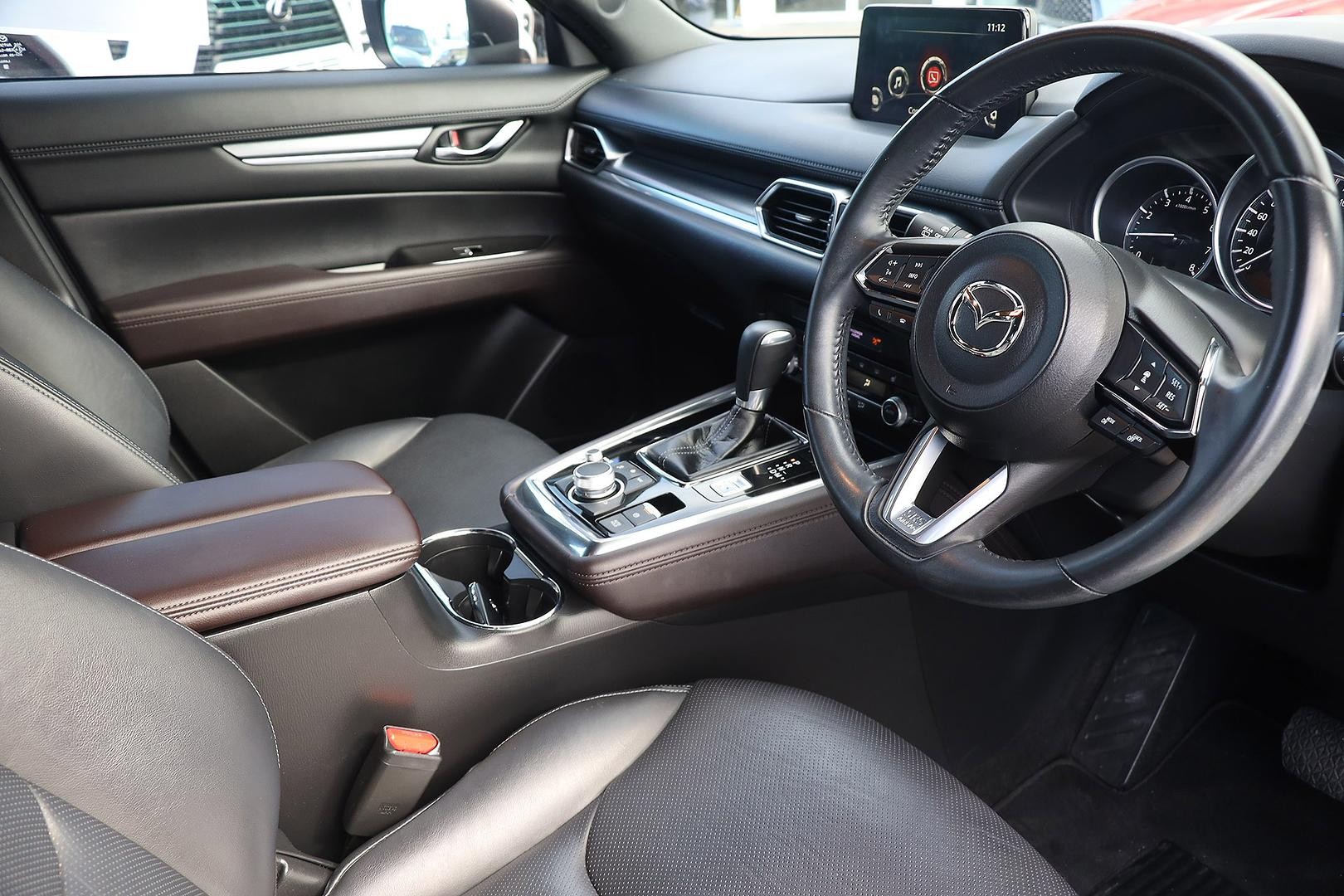 Mazda Cx-8 image 2